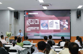 中央美术学院夏理斌教授应邀到美术学院作学术报告