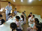【暑期社会实践】笔墨传温情，漆扇送暖意——淮师大舒柳书画协会开展三下乡社会实践活动