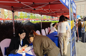 美术学院积极参加学校2027届毕业生秋季大型校园双选会